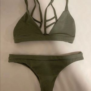 ribbed olive green benoa set